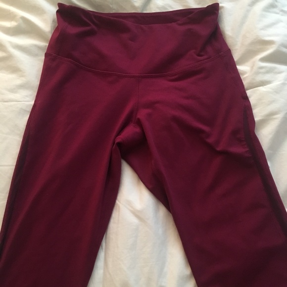 Old Navy Active High-Waisted Mesh Crop Legging - Picture 2 of 4